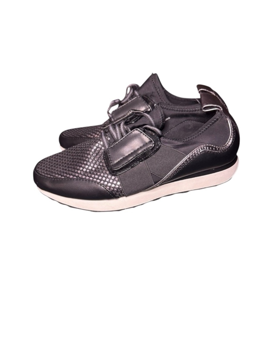 Massini Dressy Tennis Shoes Black And Silver
Color Is Amy Black